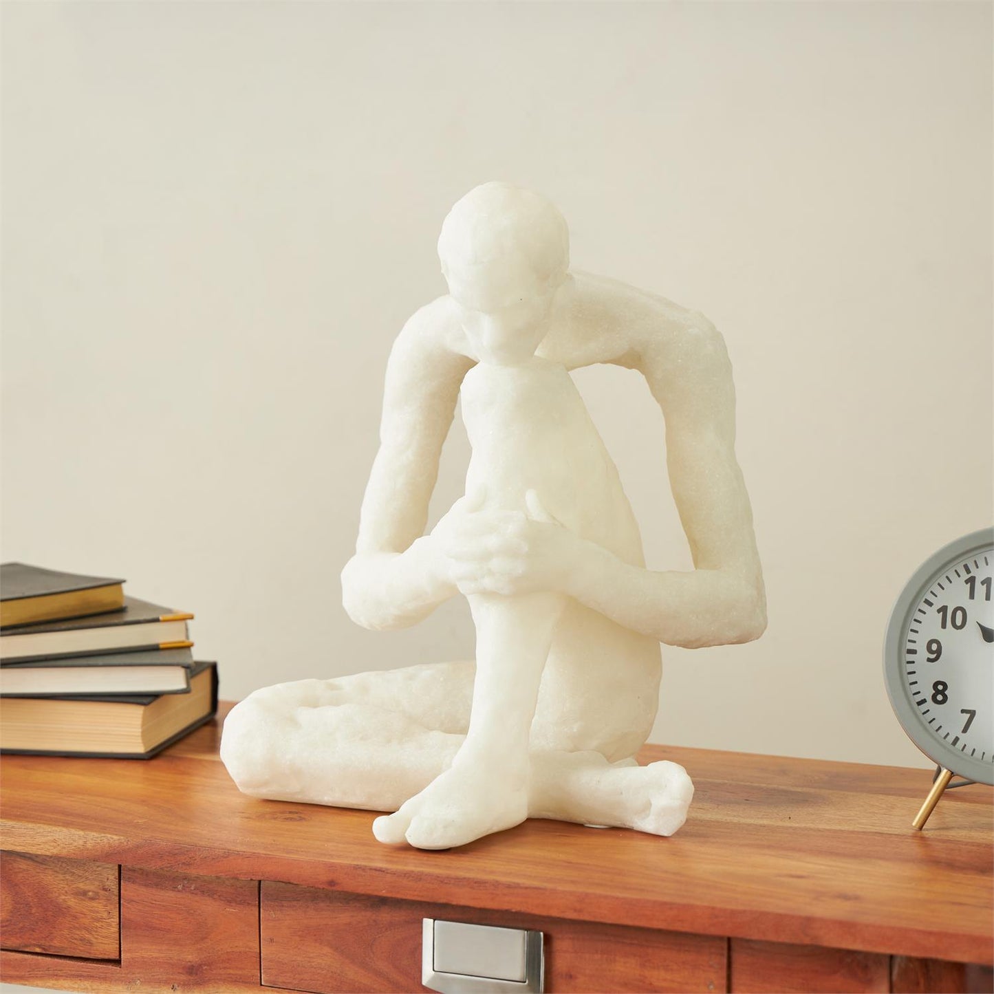ESCULTURA DECORATIVA PENSANDO